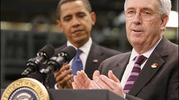 President Obama visits Caterpillar plant in Illinois 