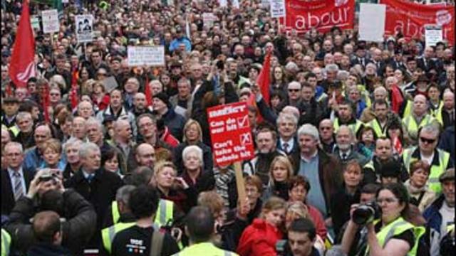 Thousands of public sector workings taking to the streets of Dublin today to demonstrate over the Government's handling of the recession. 