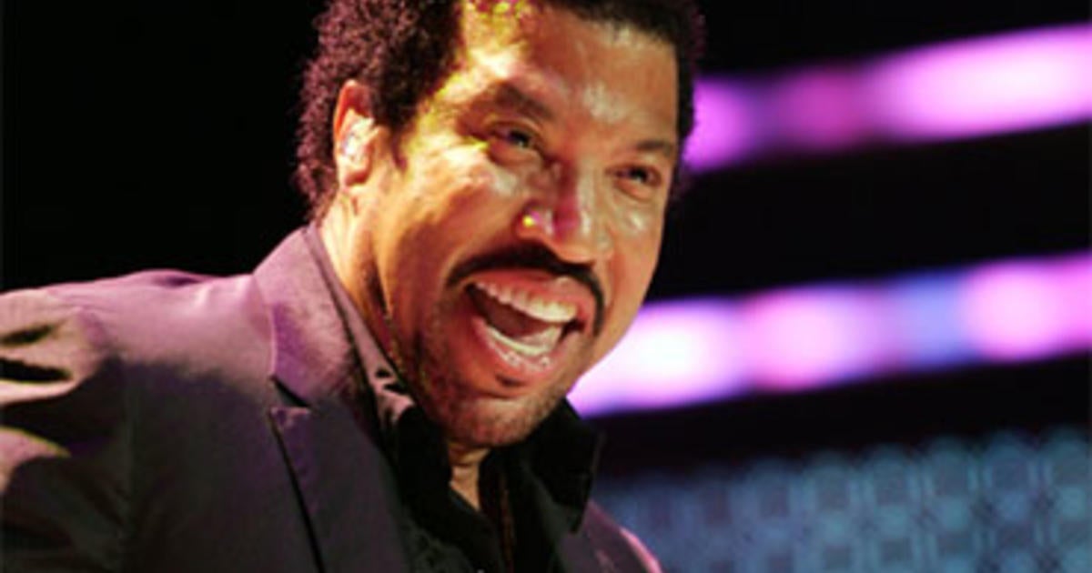 Lionel Richie Reunites with The Commodores - CBS News