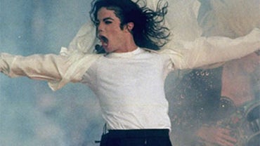 Michael Jackson performs during the halftime show at Super Bowl XXVII in Pasadena, Calif.,  Jan. 31, 1993. (AP Photo/Rusty Kennedy) 