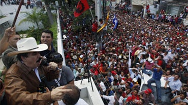 Zelaya returns to Honduras 