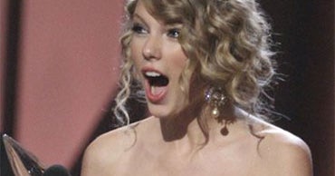 Taylor Swift Wins CMA Entertainer of Year CBS News