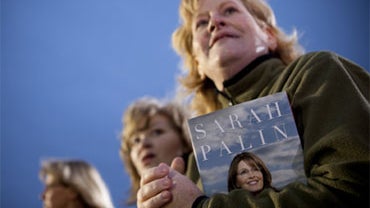 Palin book tour begins 