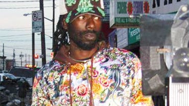Federal authorities say Jamaican reggae star Buju Banton attempted to buy cocaine from an undercover officer in Florida. 
