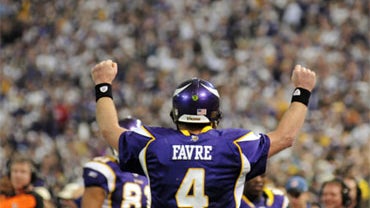 Minnesota Vikings' Brett Favre (4) reacts after throwing a 45-yard touchdown pass to Sidney Rice during the second half of an NFL divisional playoff football game against the Dallas Cowboys Sunday, Jan. 17, 2010, in Minneapolis. 
