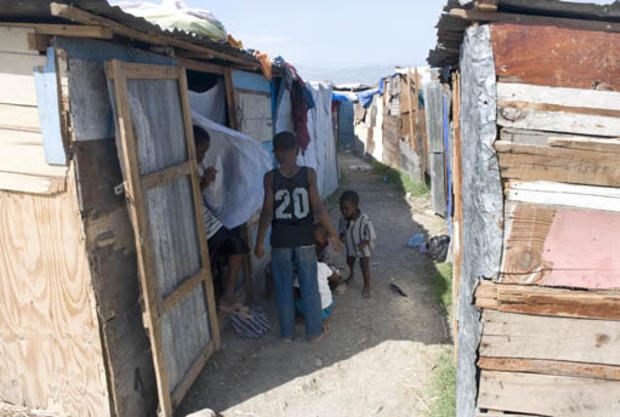 20100405_Haiti_PJMV_shacks.jpg 