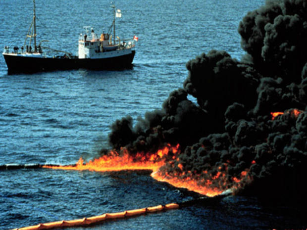 CAROUSEL - Oil spill controlled burn 