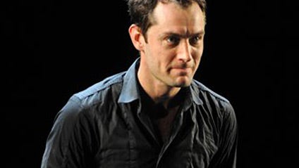 Jude-Law-Broadway-Hamlet.jpg 