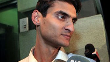 Pakistan's Mohammed Saif-ur-Rehman Khan, left, is interviewed by journalists upon leaving a high-security prison after being freed pending an investigation in Santiago, Saturday, May 15, 2010. Khan was arrested Monday after traces of explosives were detec 