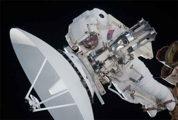 ISS_PE_antenna.jpg 