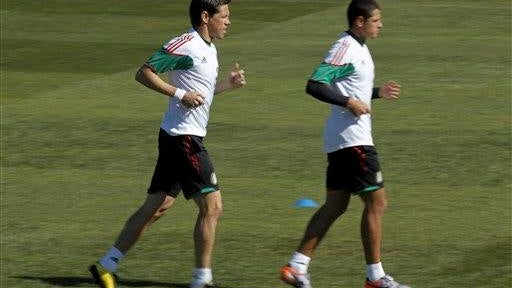 Guillermo Franco, Javier Hernandez 
