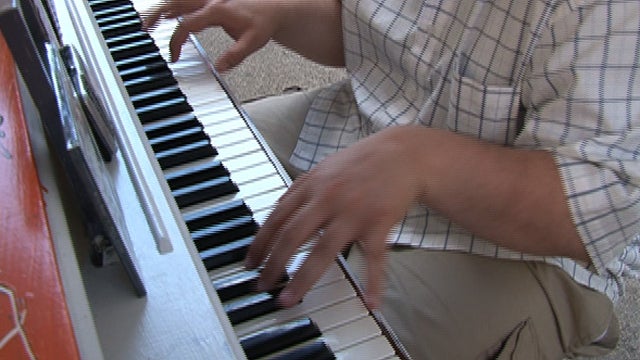 eve_pianoEXTRA_copy.jpg 