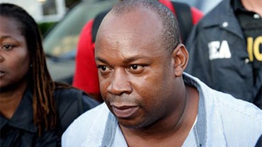 DEA agents bring Jamaican gang leader Christopher "Dudus" Coke From Westchester County Airport to a waiting vehicle, Thursday, June 24, 2010, in White Plains, New York. (AP Photo/David Karp) 