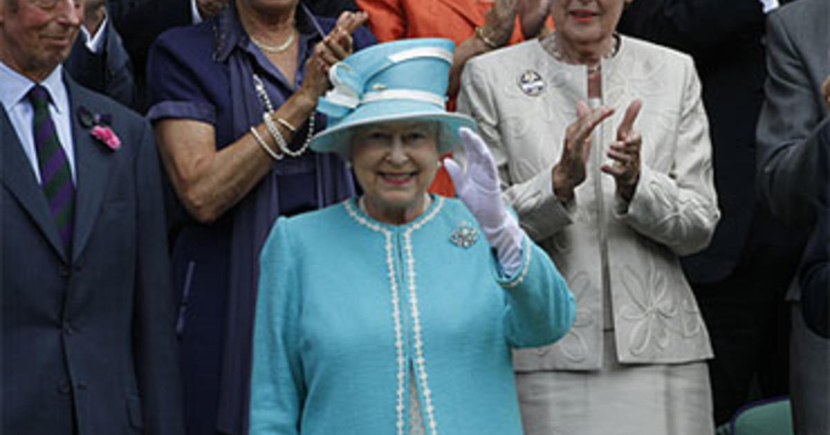 the queen visits wimbledon