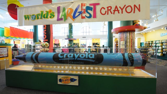 Worlds_largest_crayon.jpg 