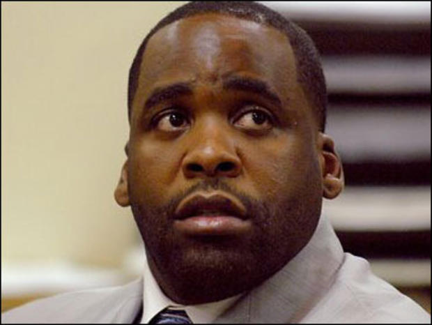 Kwame Kilpatrick: Former Detroit Mayor Gets Too Touchy Feely, Touches Wife's Breast During Prison Visit, Police Say 