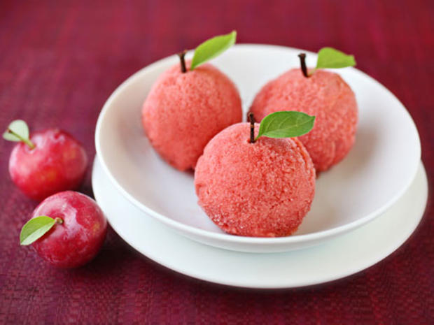 140 calorie sugarplum champagne sorbet melts in the mouth. 