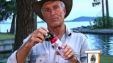 Jack Hanna on "The Early Show," explaining the use of bear spray. 