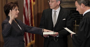 Elena Kagan Sworn in as Supreme Court Justice - CBS News