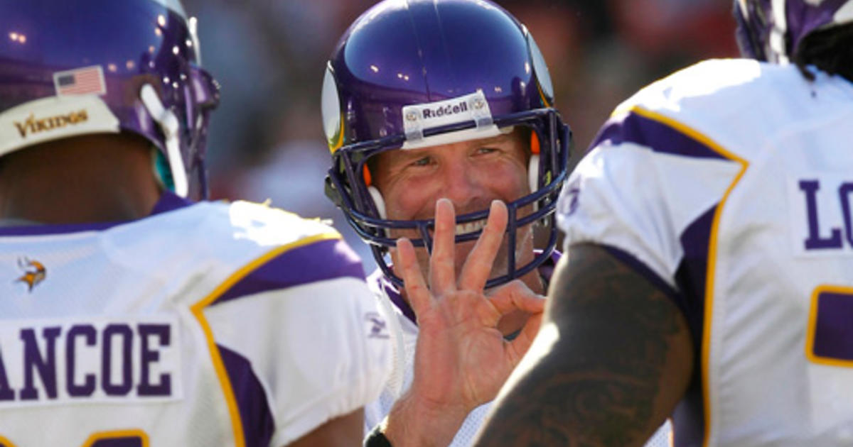 Favre unretires, signs with Vikings – The Morning Sun