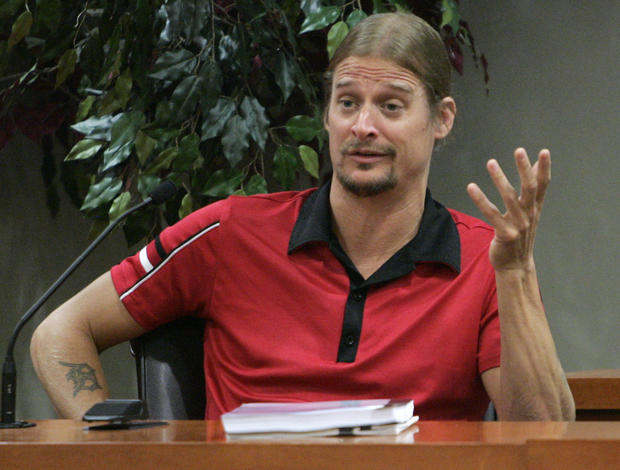 Robert James Ritchie, also known as Kid Rock, testifies, Thursday, Sept. 16, 2010, in a civil trial in Decatur, Ga., which a man claims Ritchie and members of his entourage beat him during an early-morning fight at a Waffle House in October 2007. (AP Photo/John Amis, pool) 