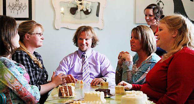Robyn Sullivan and Christine, Kody, Meri, and Janelle Brown taste potential wedding cakes at a bakery. 