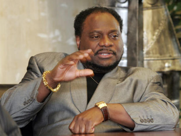 Bishop Eddie Long (PICTURES): Pastor Attempted to Drop Burglary Charges Against Accuser 
