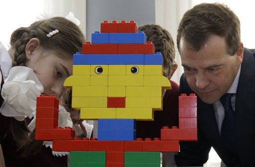 lego_512_medvedev_98630790.jpg 