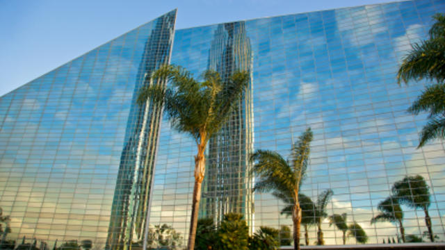 crystal_cathedral_000012007778xsmall.jpg 