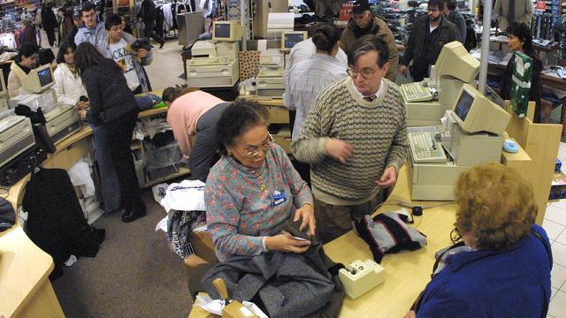 sears-cashiers-and-shoppers.jpg 