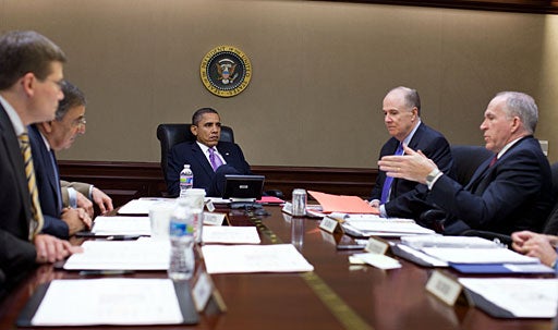 005-obama-briefing.jpg 