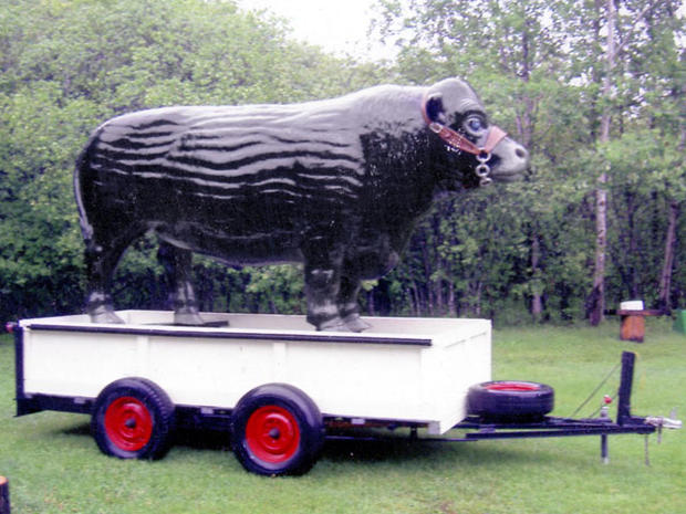 Giant fiberglass steer named Blackie 