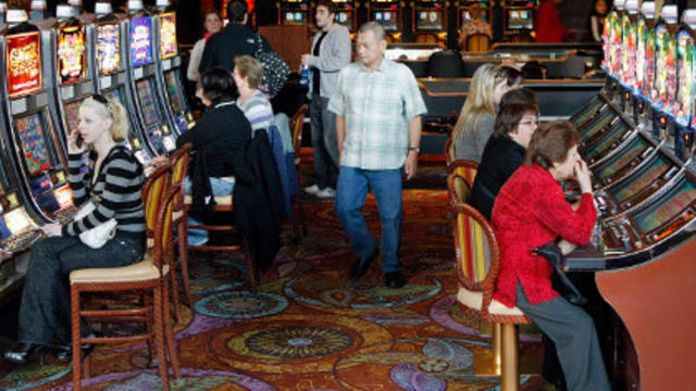 casino-gambling-slot-machines.jpg 