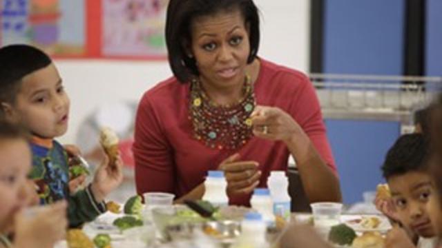 michelle-obama-eats-with-school-children.jpg 