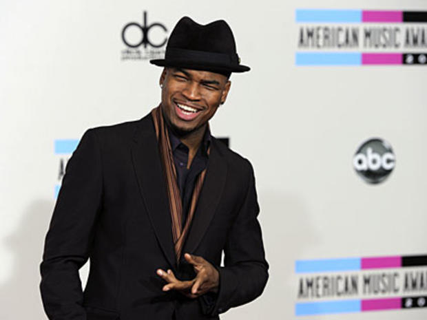 Ne-Yo arrives at the 38th Annual American Music Awards on Sunday, Nov. 21, 2010 in Los Angeles. (AP Photo/Chris Pizzello) 