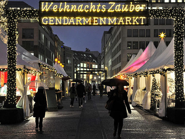 few punters brave the rain to attend the opening day of the Christmas market at Gendarmenmarkt in Berlin, November 22, 2010 as the Christmas season starts with markets, decorated streets and shopping arcades starting their Christmas trade. AFP PHOTO/ODD A 