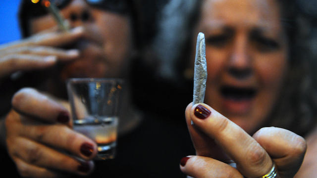 joints-and-booze_85625007.jpg 