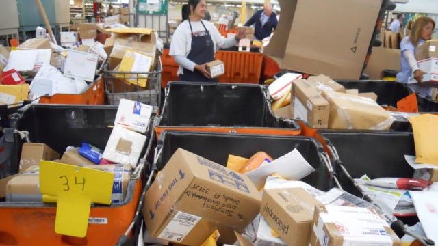 Orlando_Post_Office-Bins3_640x480.jpg 