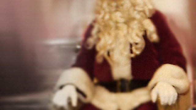 Man Dressed as Santa Robs Rhode Island Yacht Club 