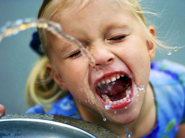 girl, water, fountain, drink, istockphoto, 4x3
