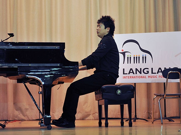 011_lang_lang_piano.jpg 