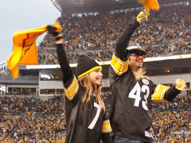 Bret Michaels Twirls the Pittsburgh Terrible Towel - CBS News