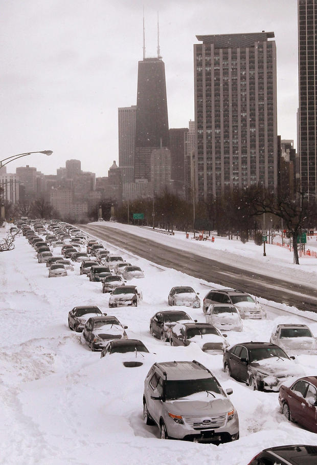 Major Blizzard Roars Through Chicago Area 