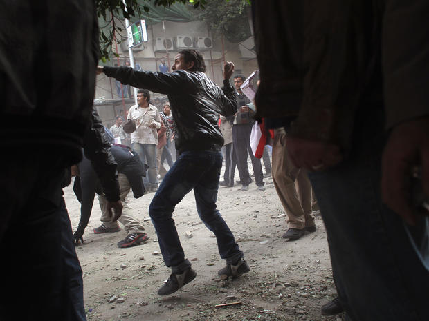 Anti-government demonstrators throw stones at supporters 