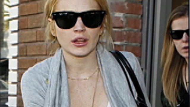 es_0207_LOHAN_INT_03.jpg 