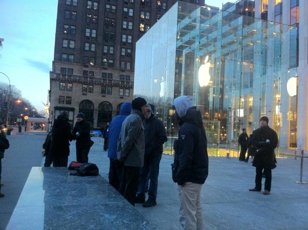 Apple Store, Manhattan, early a.m. 