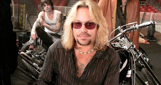 Rocker Vince Neil Begins Jail Sentence in Las Vegas CBS News(00)
