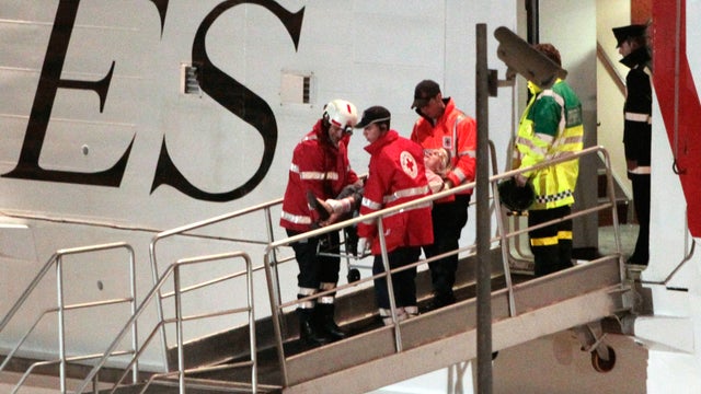 Foreigners flee Libya 