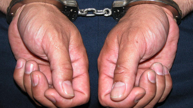 handcuffs_8829181.jpg 