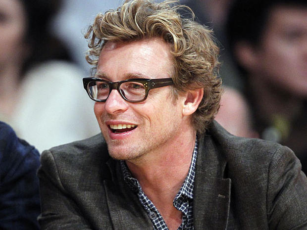 Actor Simon Baker sits courtside to attend the New York Knicks playing against the Los Angeles Lakers during the first half of an NBA basketball game, Sunday, Jan. 9, 2011, in Los Angeles. (AP Photo/Alex Gallardo) 